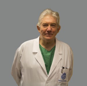 Dr. Augusto León R.