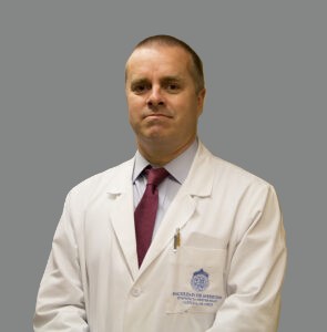 Dr. Hernán González D.