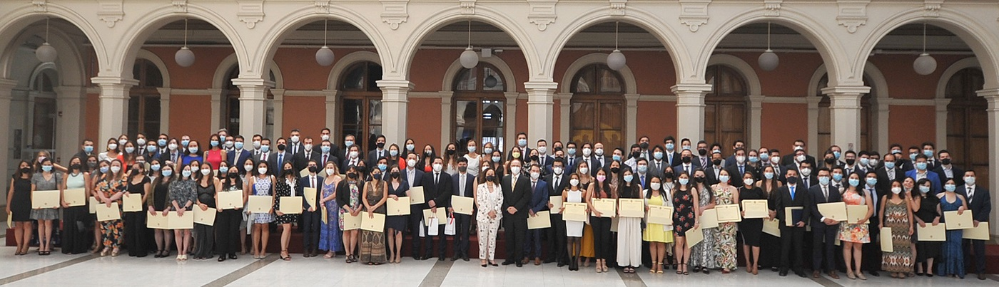 La Escuela De Medicina UC Egresó A 245 Estudiantes De Especialidades Y ...