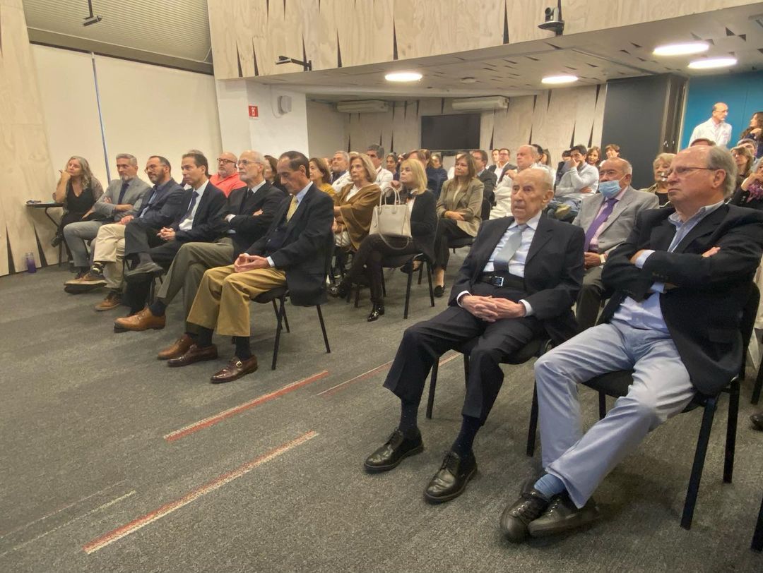  /><br />
     <img decoding=