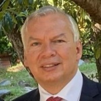 Dr. Ricardo Fábrega L